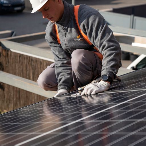 Foto Engel Solar y Banco Sabadell se alían para promover el uso de la energía solar en el sector industrial.